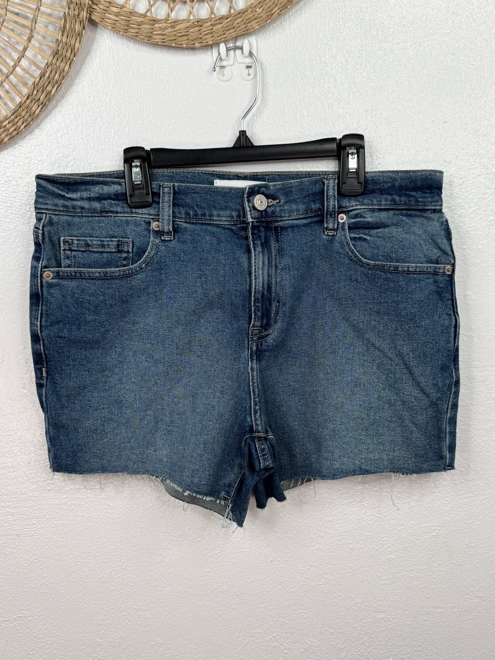 DKNY Jeans Denim Shorts Womens Size 29 Blue Mid Rise Raw Hem Cutoff